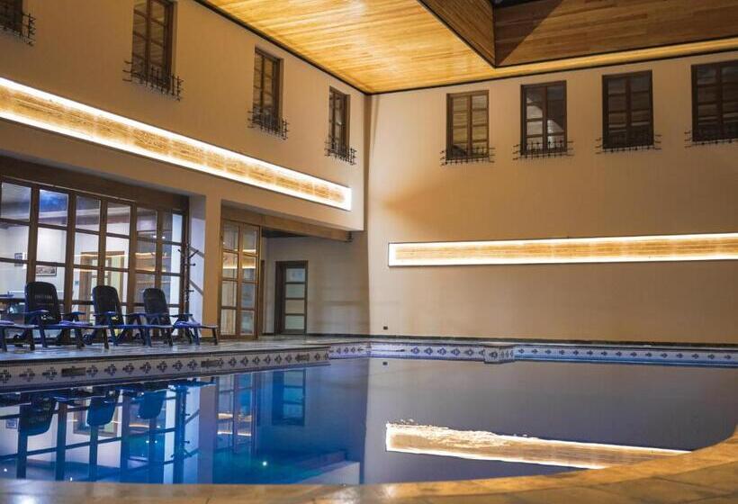 استراحتگاه Llogora Tourist Village