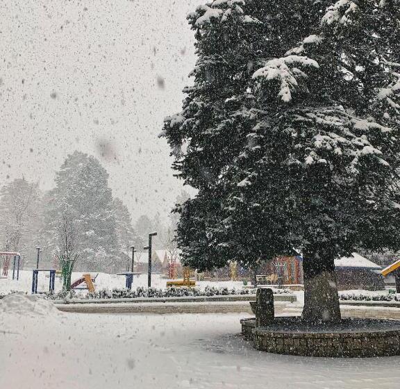 استراحتگاه Llogora Tourist Village