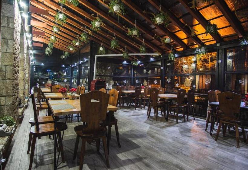 استراحتگاه Llogora Tourist Village