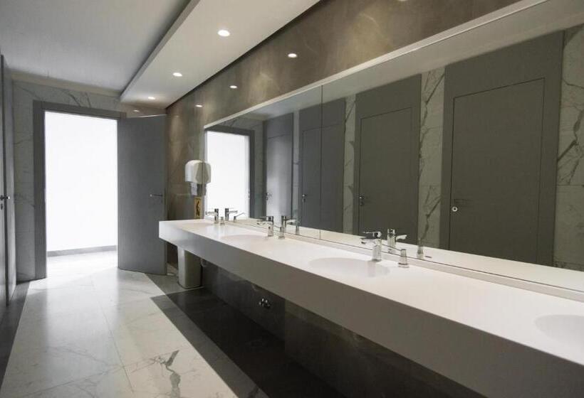 استراحتگاه Llogora Tourist Village