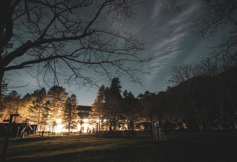 استراحتگاه Llogora Tourist Village