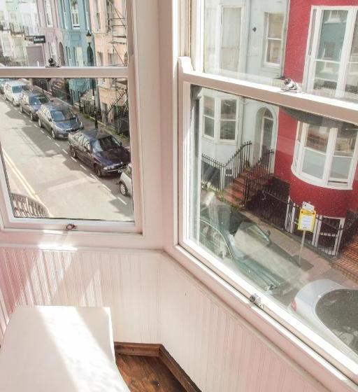 Hotel Guest And The City