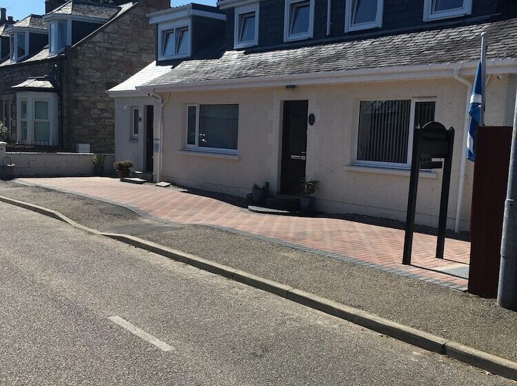 Hotelli Silverstrands Guest House