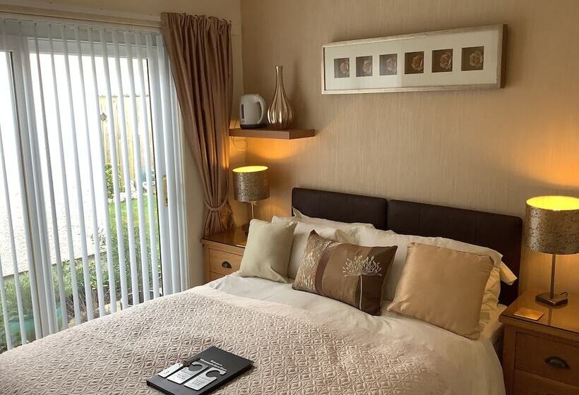 Hotelli Silverstrands Guest House