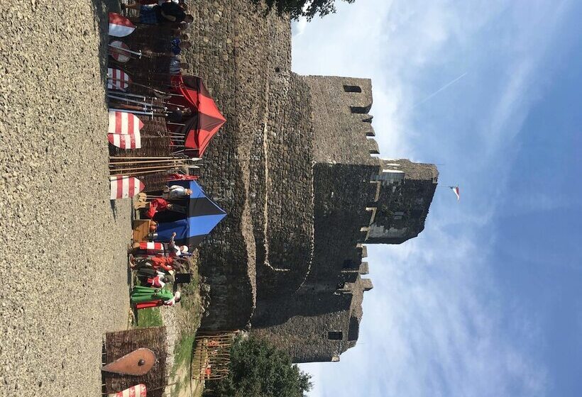 Castellum Hotel Hollókő