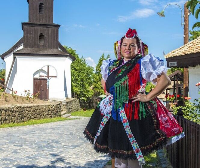 Castellum Hotel Hollókő