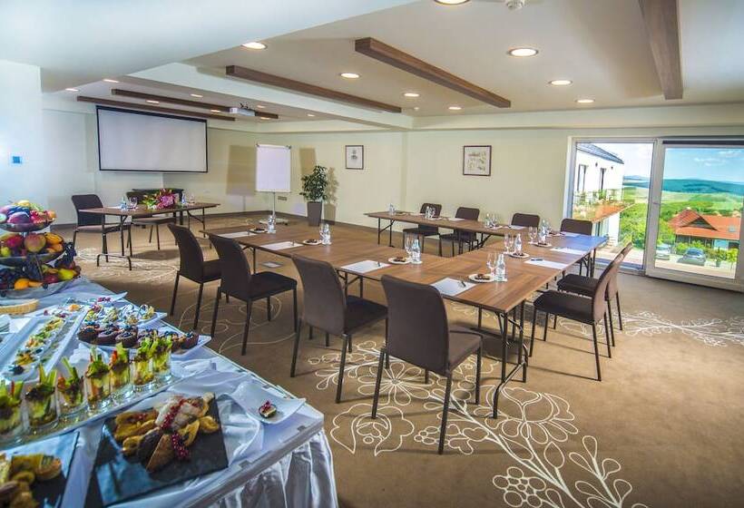 Castellum Hotel Hollókő