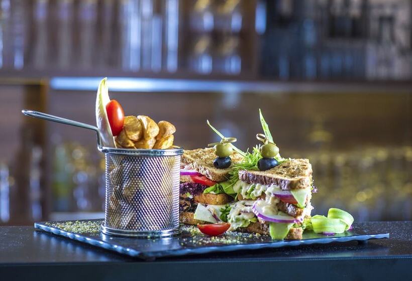 Castellum Hotel Hollókő