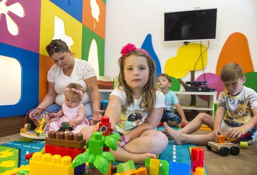 Castellum Hotel Hollókő