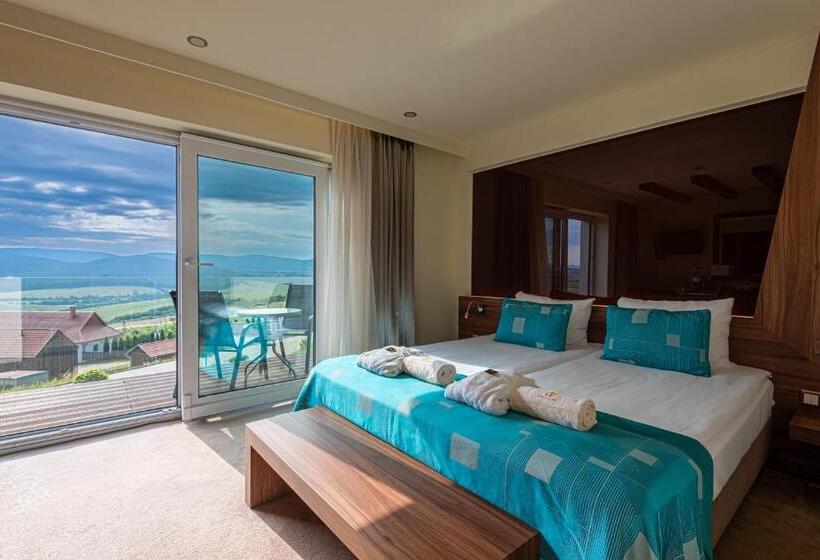 Castellum Hotel Hollókő