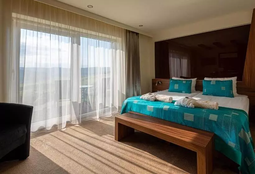 Castellum Hotel Hollókő