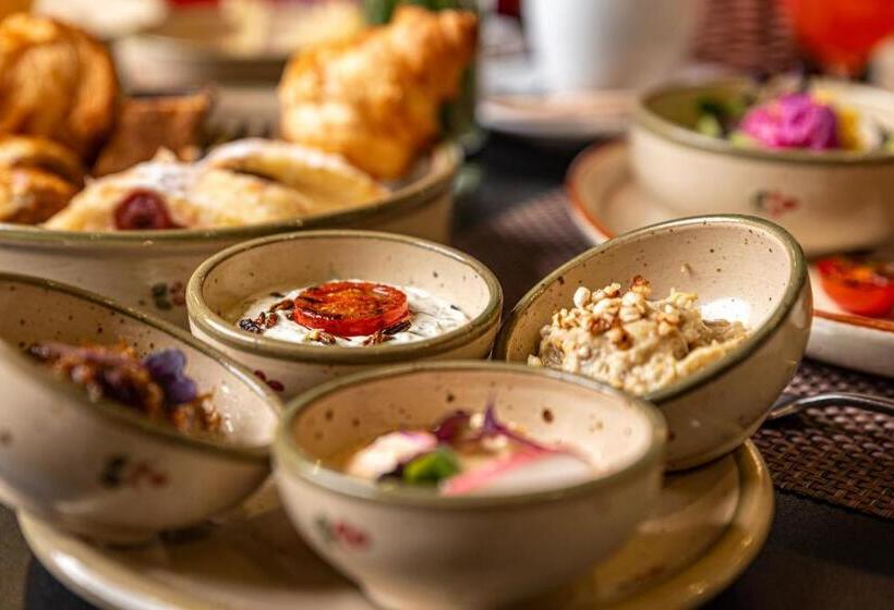 Castellum Hotel Hollókő