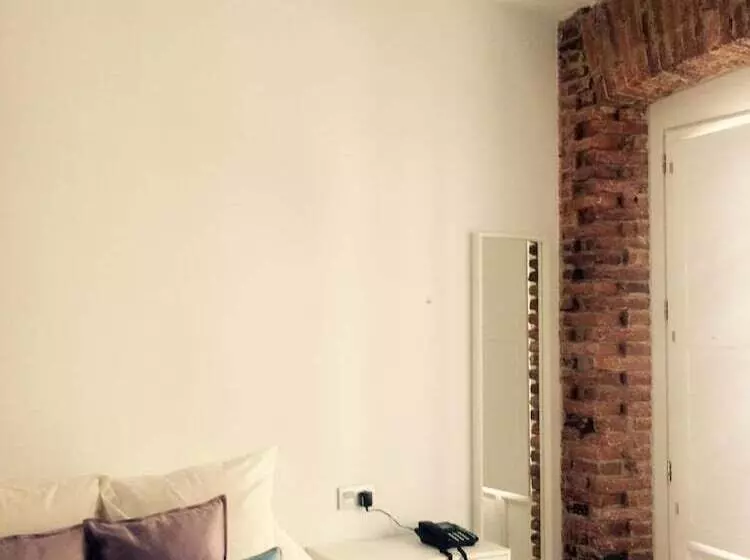 Hostal Albany Ancha