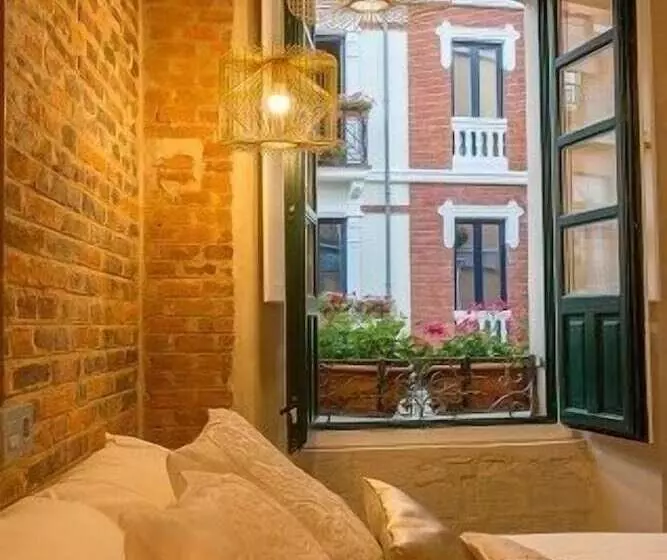 Hostal Albany Ancha