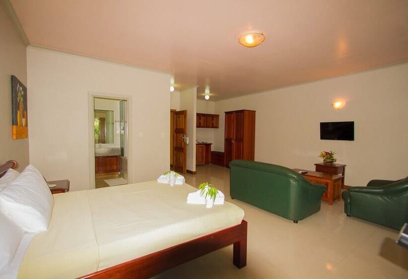 בית מלון כפרי The Hideaway