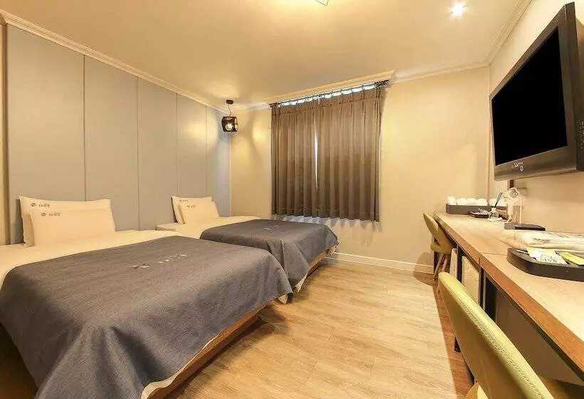 Hotel Ost