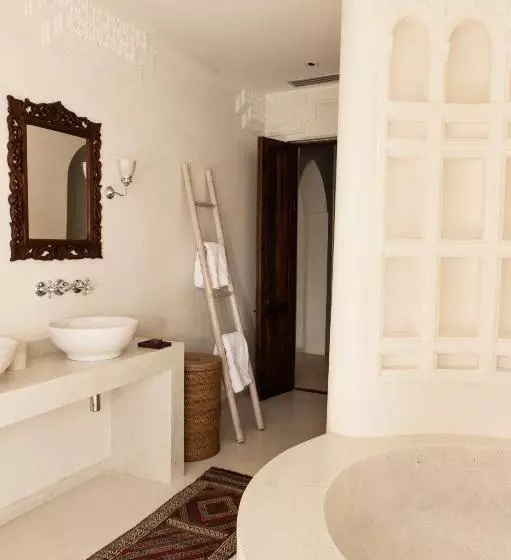 Hotelli Qambani Luxury Resort