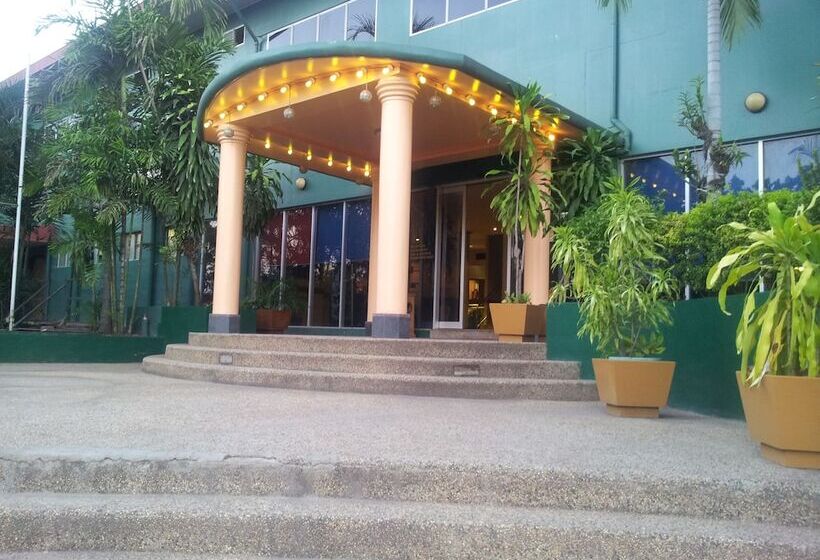 בית מלון כפרי The Hideaway