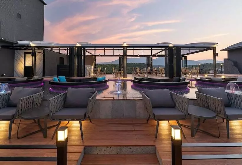 Hotel Two Y