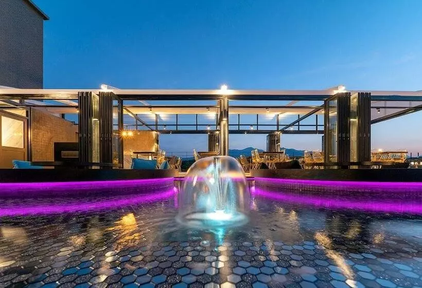 Hotel Two Y