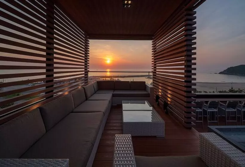 Hotel Two Y