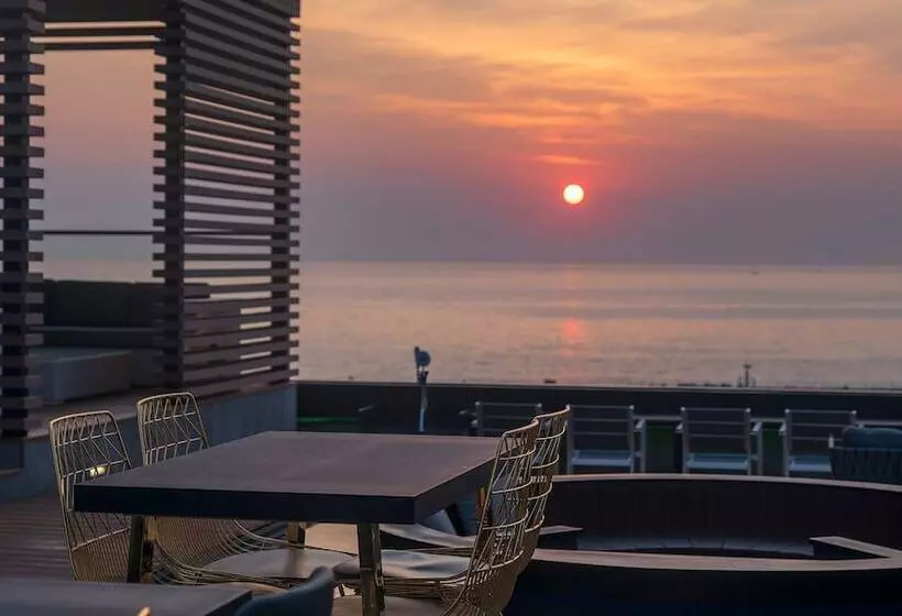 Hotel Two Y
