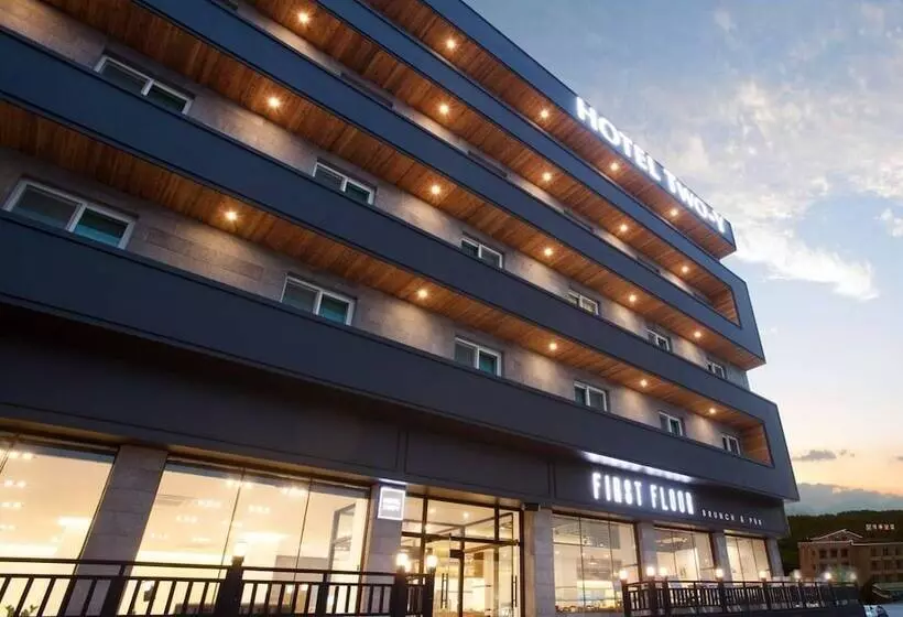 Hotel Two Y