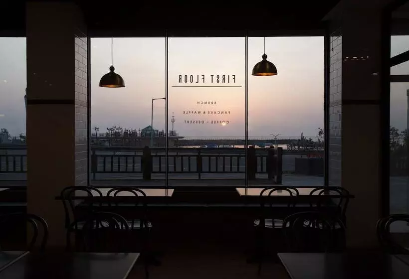 Hotel Two Y