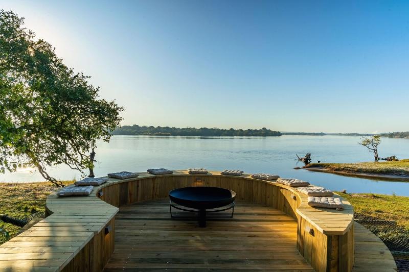 هتل Victoria Falls River Lodge