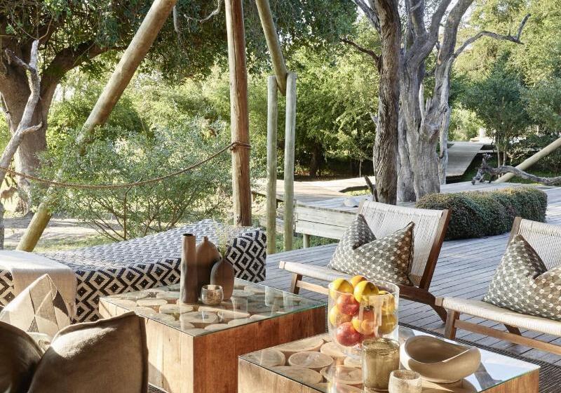 هتل Victoria Falls River Lodge