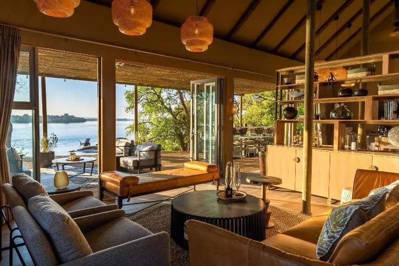 هتل Victoria Falls River Lodge