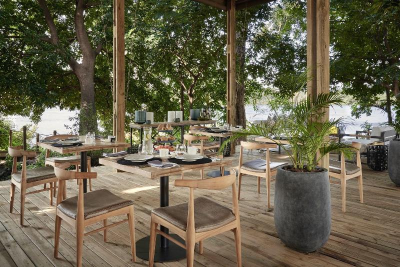 هتل Victoria Falls River Lodge