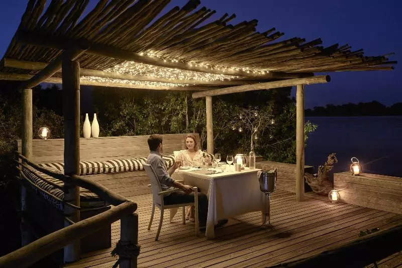 هتل Victoria Falls River Lodge