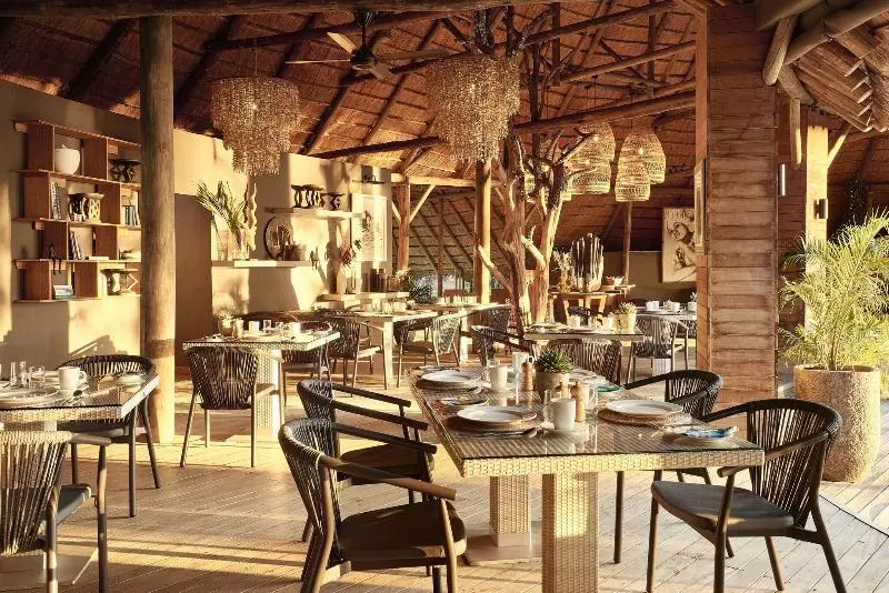 هتل Victoria Falls River Lodge