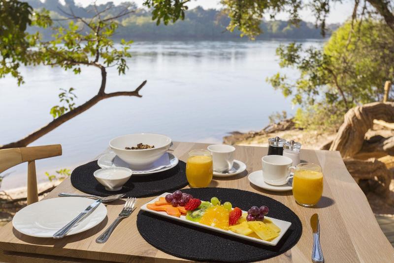 هتل Victoria Falls River Lodge