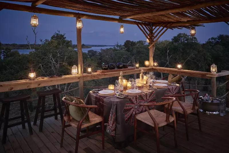 هتل Victoria Falls River Lodge
