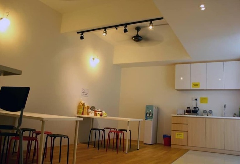 Roof Talk Theme Hostel