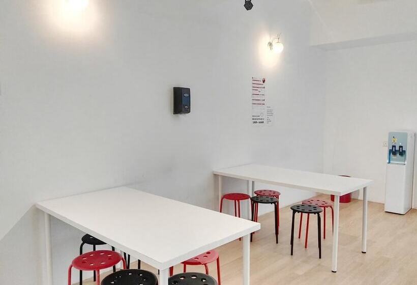 Roof Talk Theme Hostel