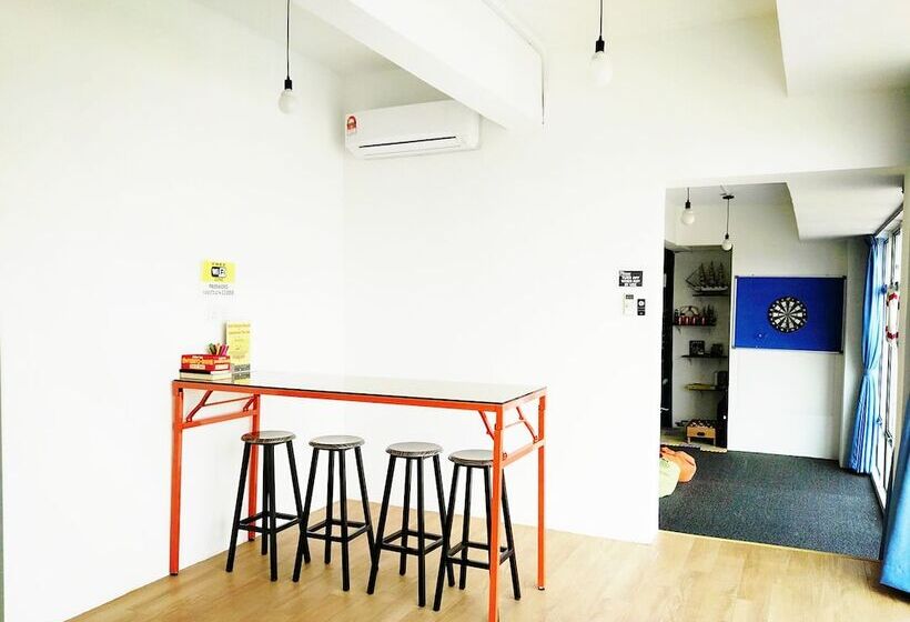 Roof Talk Theme Hostel