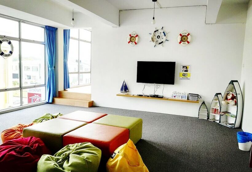 Roof Talk Theme Hostel