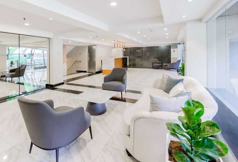 בית מלון כפרי Surestay Plus By Best Western Cebu City