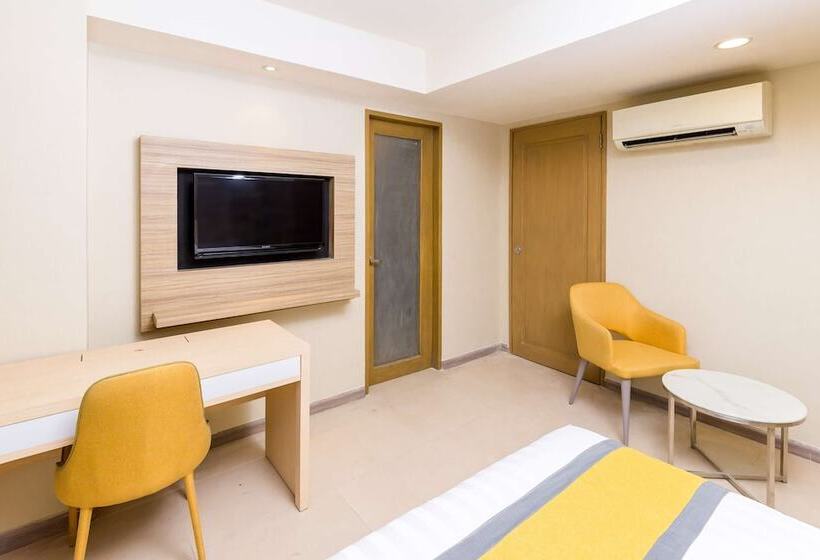 בית מלון כפרי Surestay Plus By Best Western Cebu City
