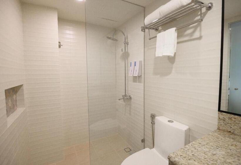 בית מלון כפרי Surestay Plus By Best Western Cebu City