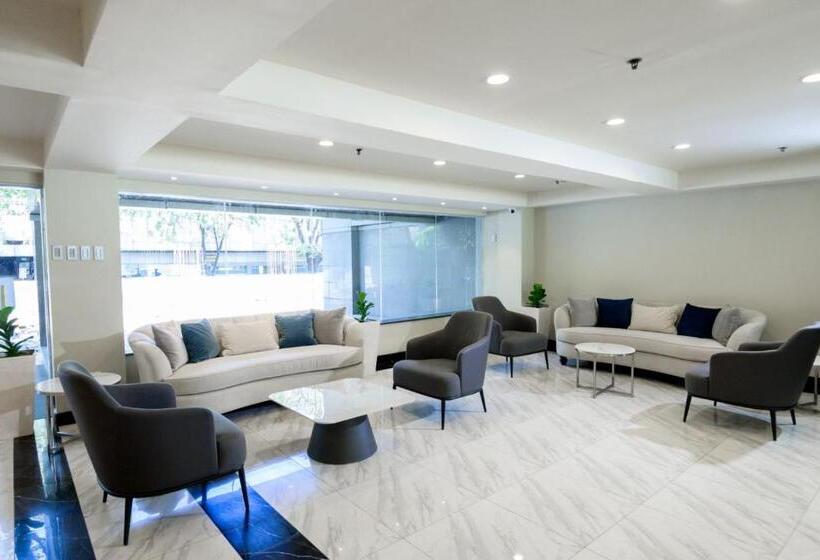 בית מלון כפרי Surestay Plus By Best Western Cebu City