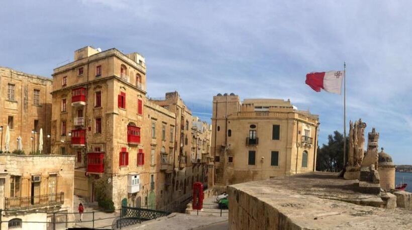 تختخواب و صبحانه Luciano Al Porto Boutique