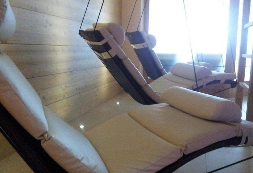 Отель Negritella