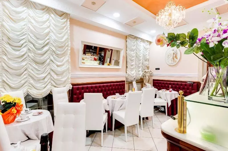 هتل Caroline Suite