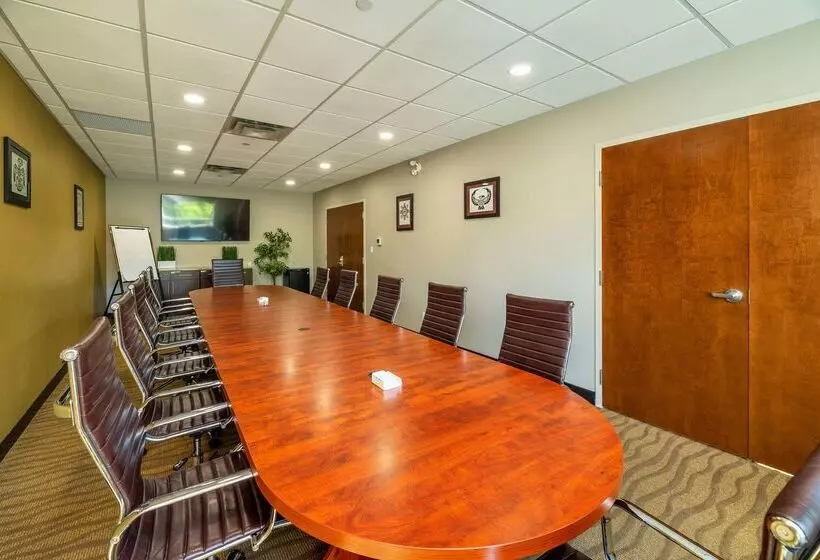 Hotelli Comfort Inn & Suites