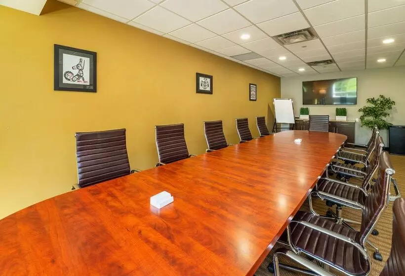 Hotelli Comfort Inn & Suites