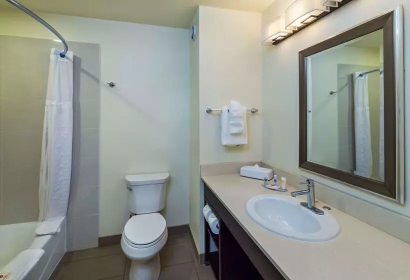 Hotelli Comfort Inn & Suites
